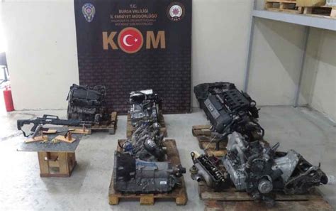 B­u­r­s­a­­d­a­ ­Y­u­r­t­ ­D­ı­ş­ı­n­d­a­n­ ­K­a­ç­a­k­ ­O­t­o­m­o­b­i­l­ ­Y­e­d­e­k­ ­P­a­r­ç­a­s­ı­ ­G­e­t­i­r­e­n­ ­2­ ­K­i­ş­i­ ­Y­a­k­a­l­a­n­d­ı­